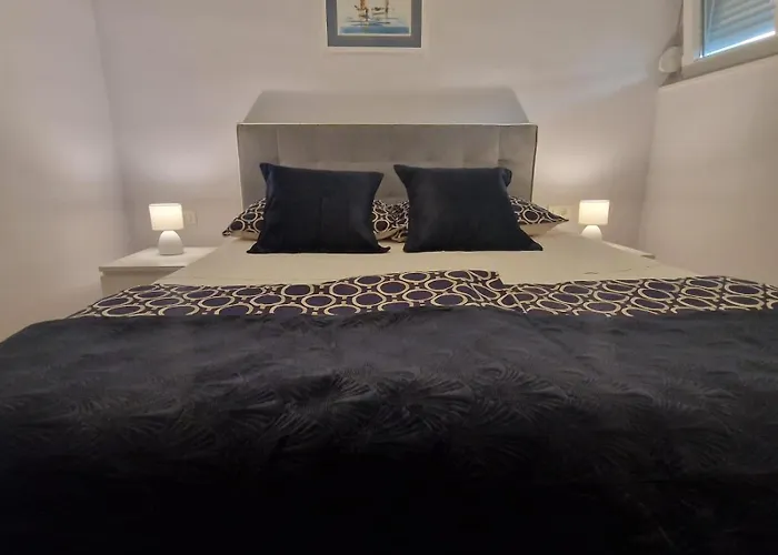 La-La Rooms