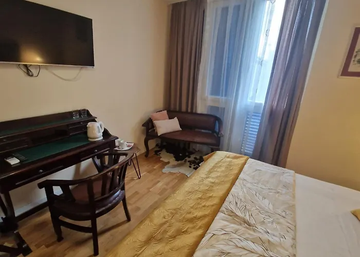 La-La Rooms