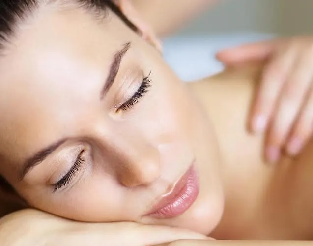 Les Horizons - SPA-JACUZZI - MASSAGE- SAUNA - 4 SAISONS - Piscine chauffée Toute l'année - 800m centre ville Nyons