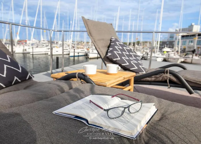 Houseboat Seahorse Comfortable Vacation Home Heiligenhafen