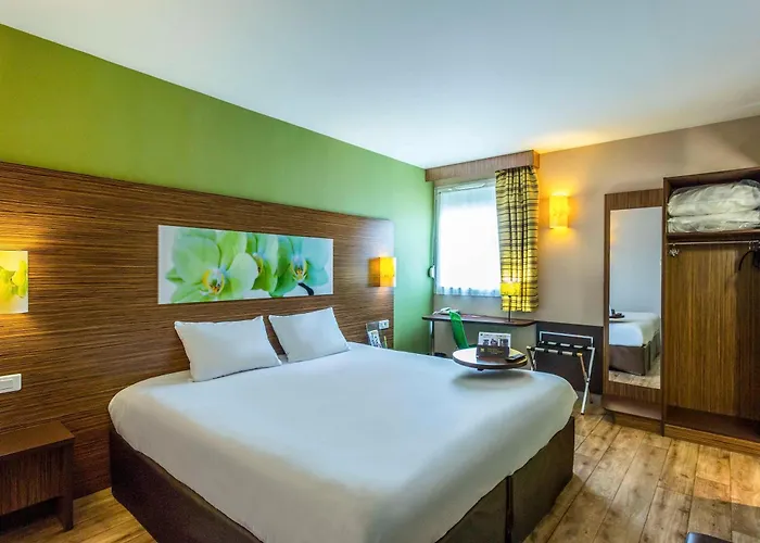 Hôtel Ibis Styles Bourges - Piscine extérieure chauffée - Restaurants à proximité