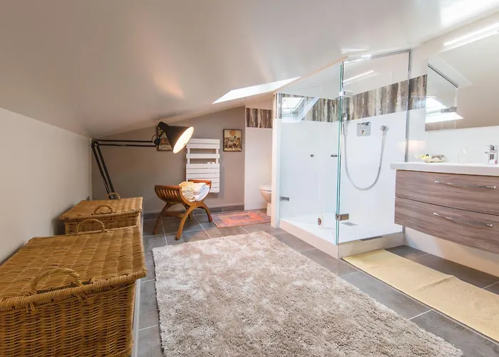 Room In Guest Room - This 10Th Century Home Sits In An Extraordinary Setting In The Center Of Orléans