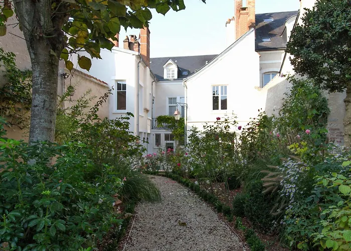 Room In Guest Room - This 10Th Century Home Sits In An Extraordinary Setting In The Center Of Orléans