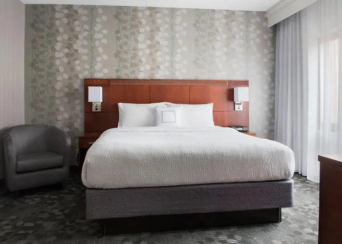 Courtyard By Marriott Mahwah