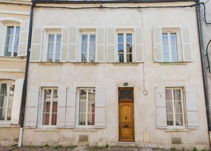 Room In Guest Room - This 10Th Century Home Sits In An Exceptional Setting In The Center Of Orleans