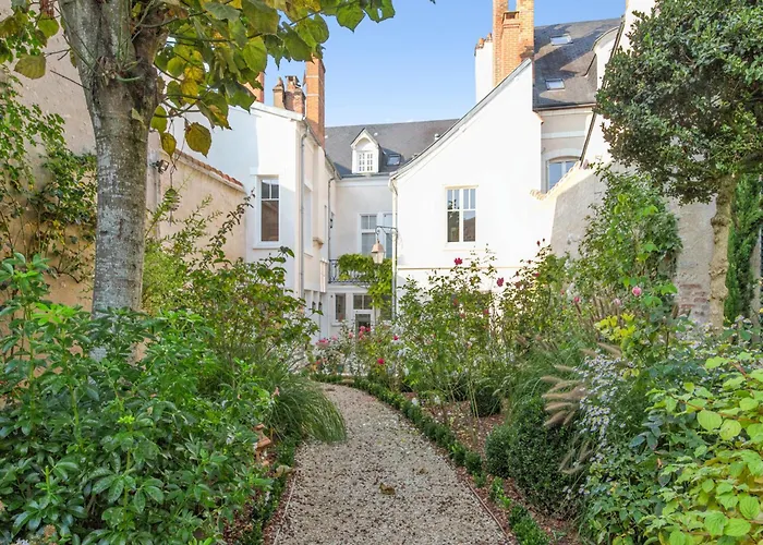 Room In Guest Room - This 10Th Century Home Sits In An Exceptional Setting In The Center Of Orleans