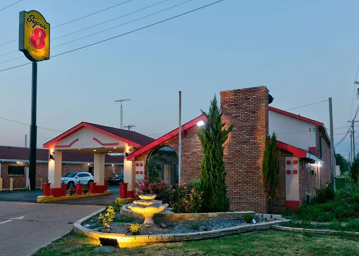 Super 8 By Wyndham Vernon