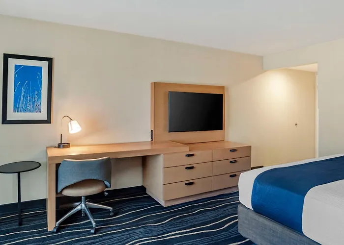 Best Western Plus Marina Gateway Hotel National City