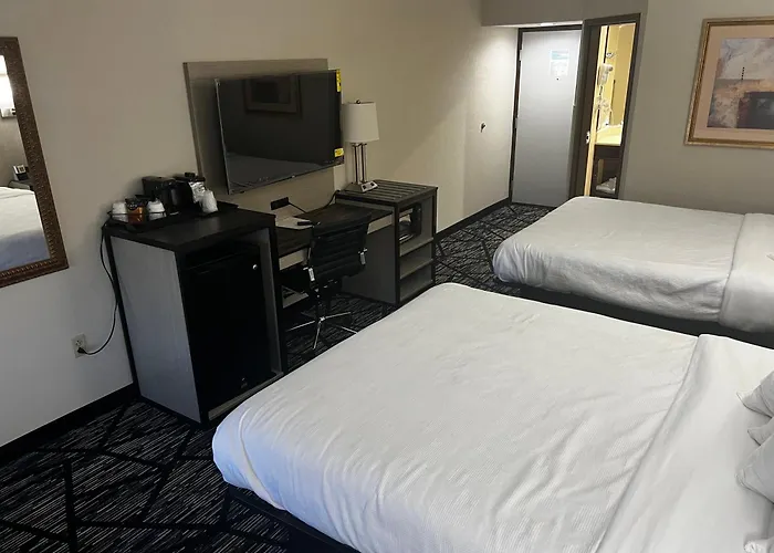 Baymont By Wyndham Monroe Ohio Hotel