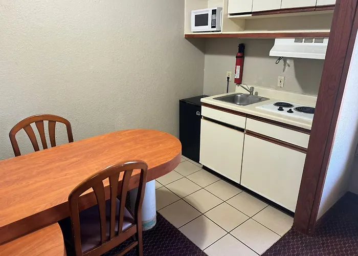 Rodeway Inn & Suites South Of Fiesta Park