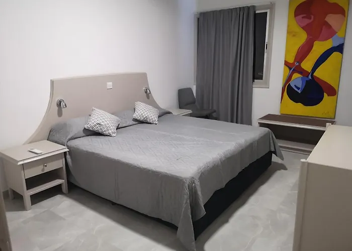 Sun Hall Beach Hotel Apartments Larnaka