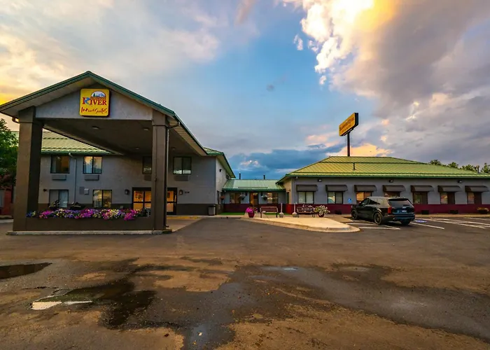Yellowstone River Inn & Suites