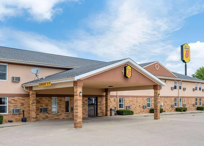 Super 8 By Wyndham Mattoon Hotel