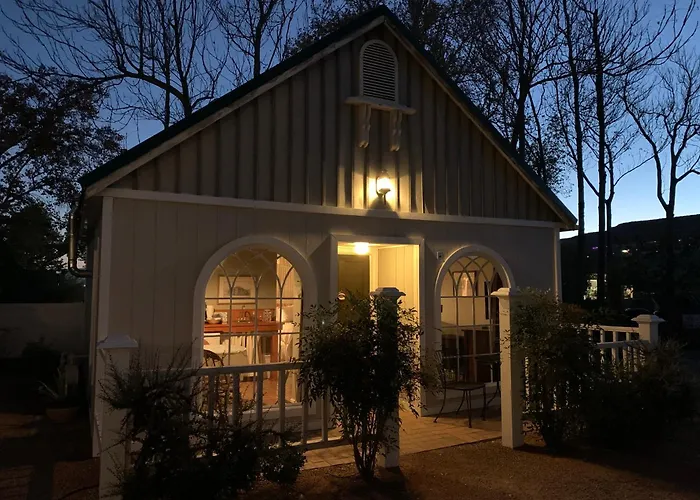The Cottage At 241 North
