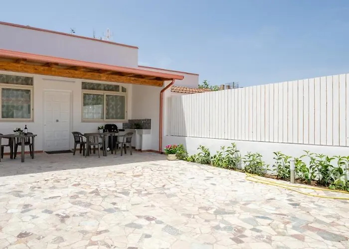 Arricàmpati Airport Rooms in Villa