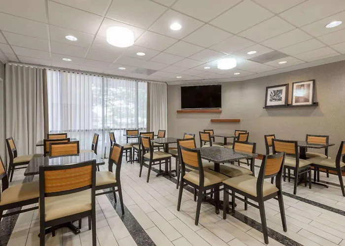 Wingate By Wyndham Springfield Hotel