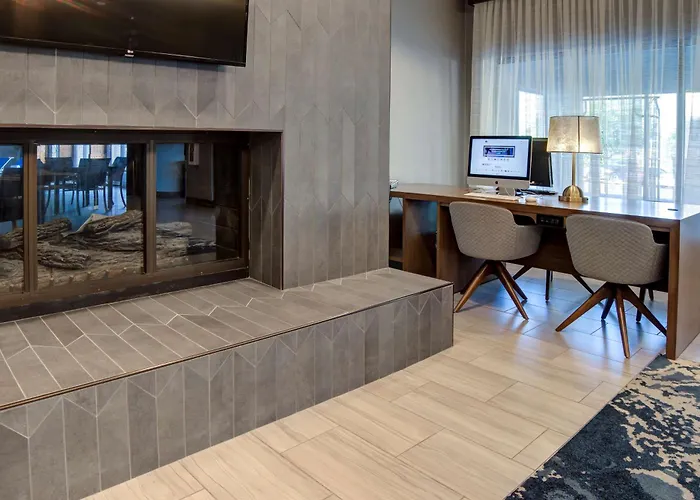 Doubletree By Hilton Harrisonburg Hotel