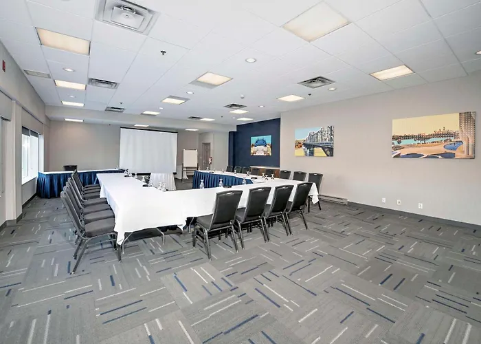 Hampton By Hilton Ottawa Hotel