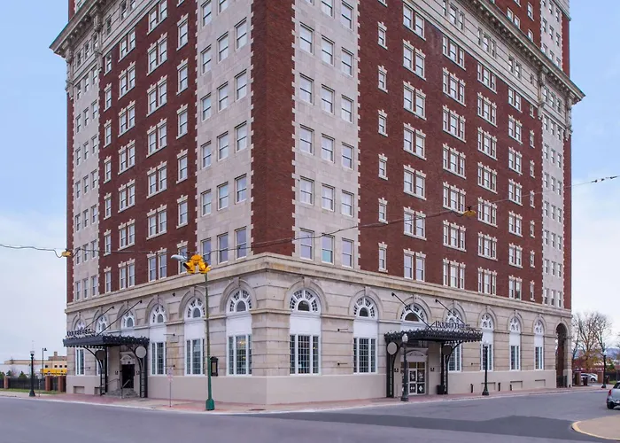 Doubletree By Hilton Utica Hotel