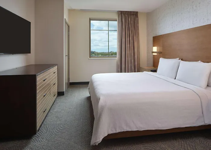 Embassy Suites By Hilton Oahu Kapolei - Free Breakfast