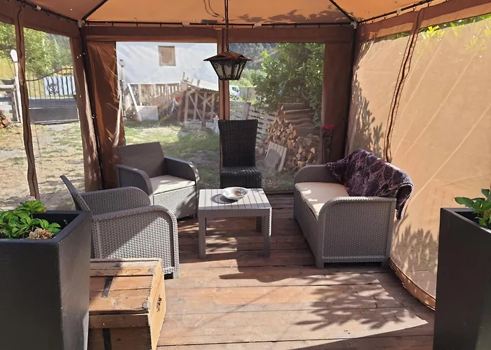 Petite chambre agréable dans maison en bois Valdeblore