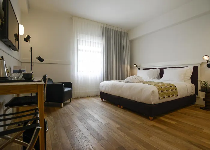 Lily & Bloom Boutique Hotel