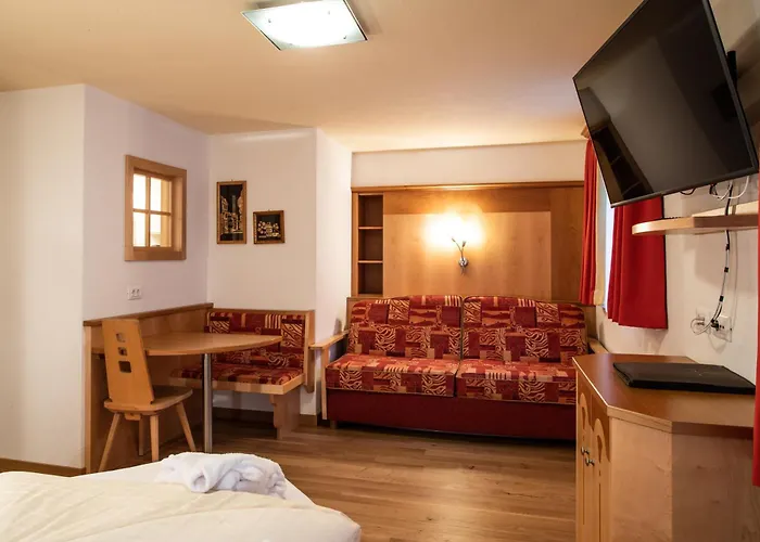Aktiv- Und Wellnesshotel Traube- Post Curon Venosta