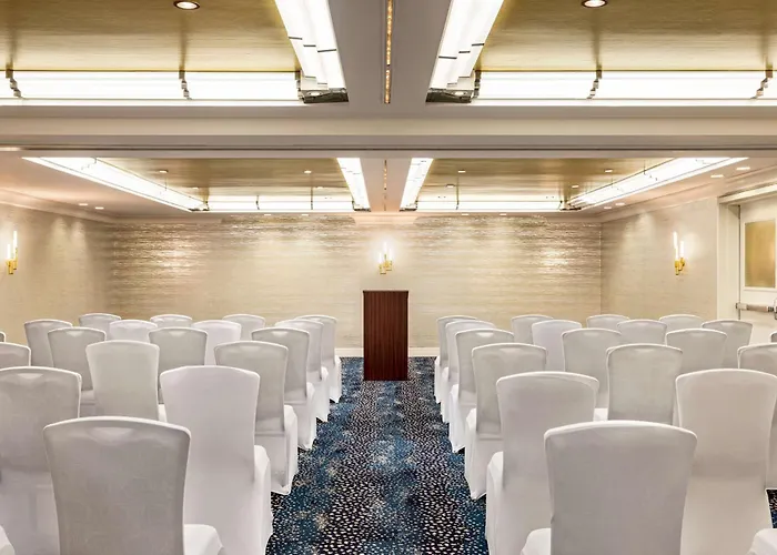 Great Neck Hotels