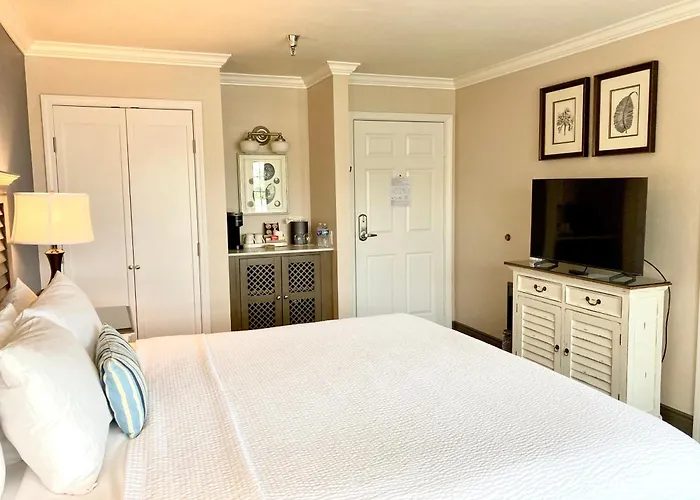 Sand Pebbles Inn Cambria