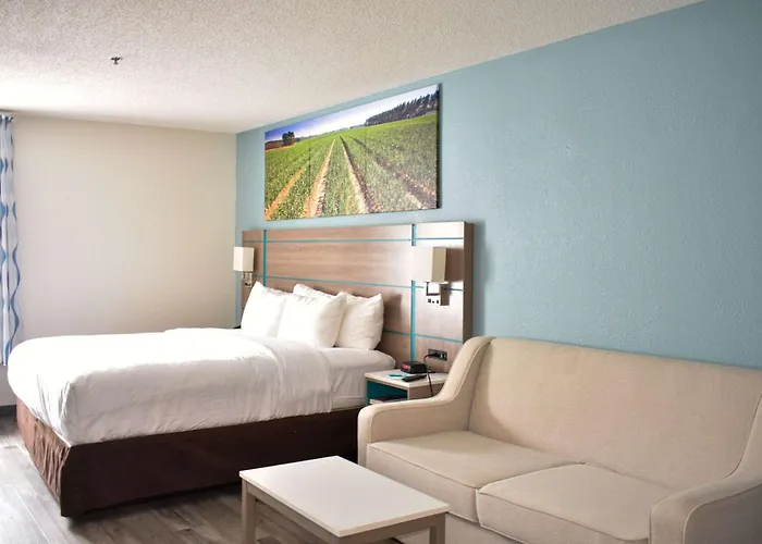 Clarion Pointe Vidalia - Lyons West Hotel