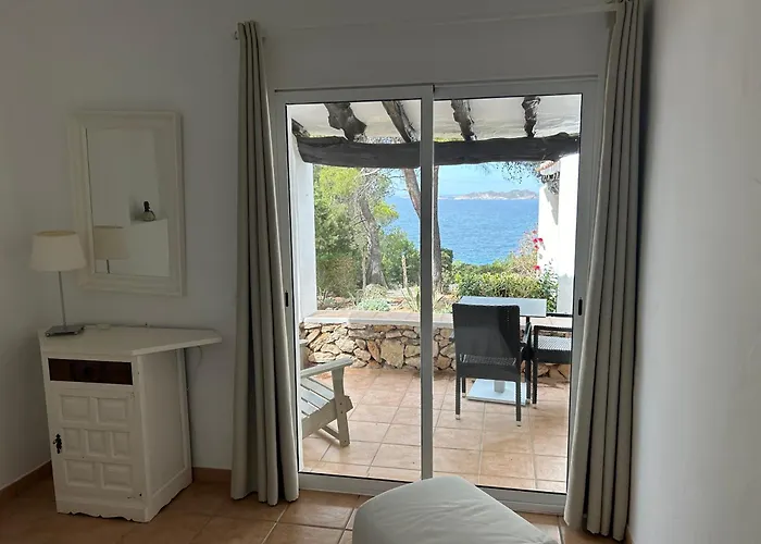 Hotel a Cala Tarida (Ibiza)