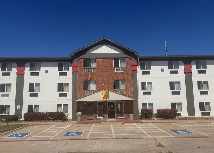 Super 8 By Wyndham College Station
