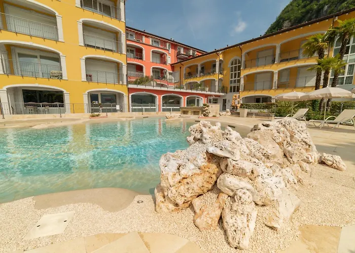 Yachting Residence - Private Dock, Lake Access & Spa Lavena Ponte Tresa
