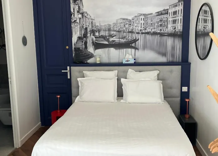 Chambre dans Hôtel Particulier 18e siècle Hyper Centre La Rochelle