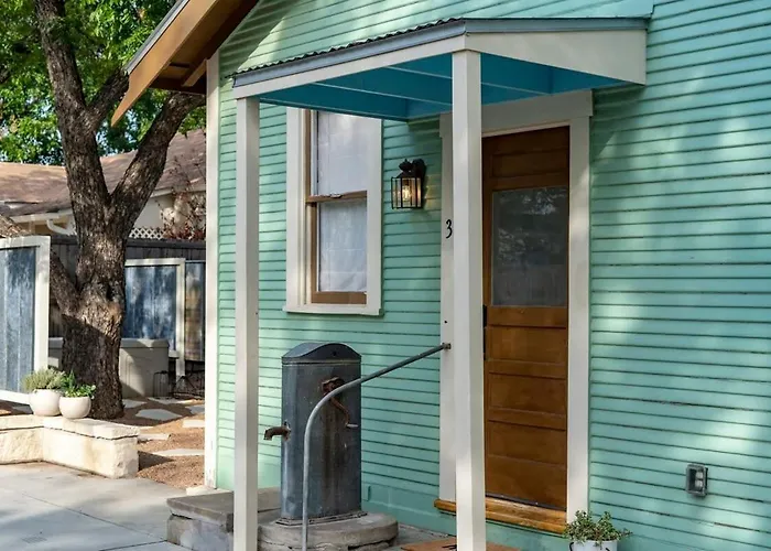 The Downtown Studio 3 Private Hot Tub