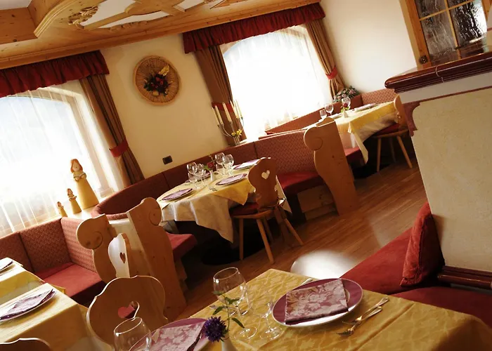 Alpine Touring Hotel-Petfriendly Pozza di Fassa