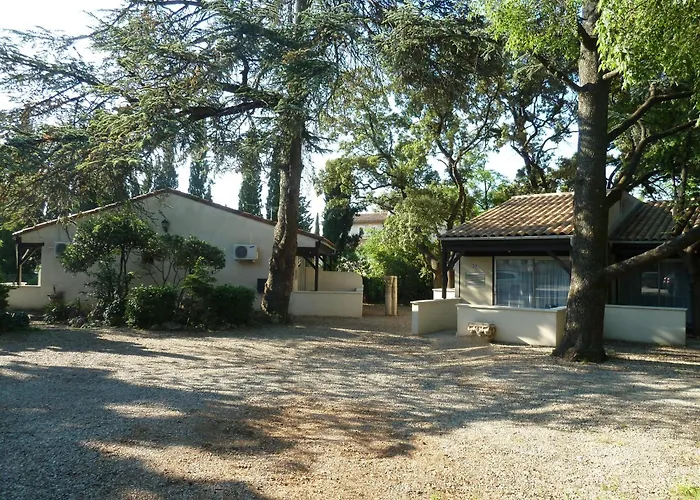 Logis Hôtel - Restaurant Résidence Les Cèdres Villeneuve-lès-Avignon