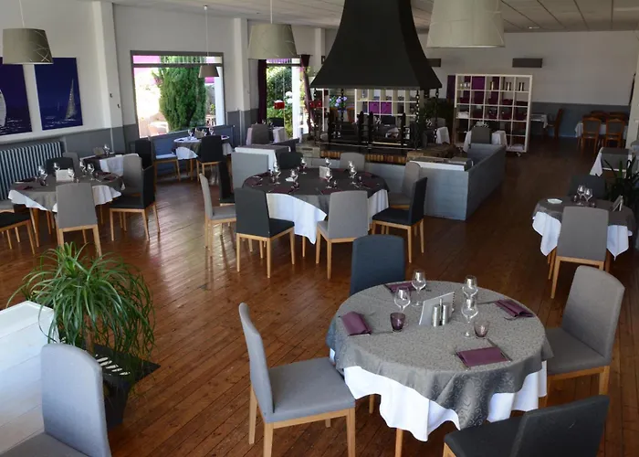 Hotel Logis Le Petit Trianon à Saint-Brévin-les-Pins