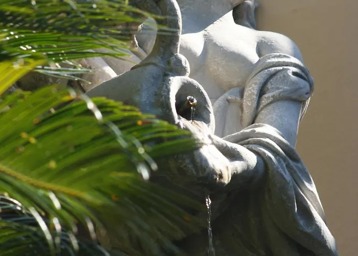 Goble Palms Guest Lodge & Urban Retreat