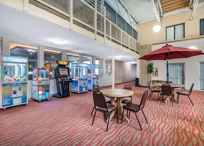 Ramada By Wyndham Grand Forks Hotel