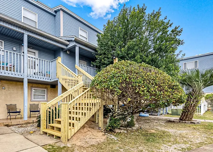 Commodores Landing 209
