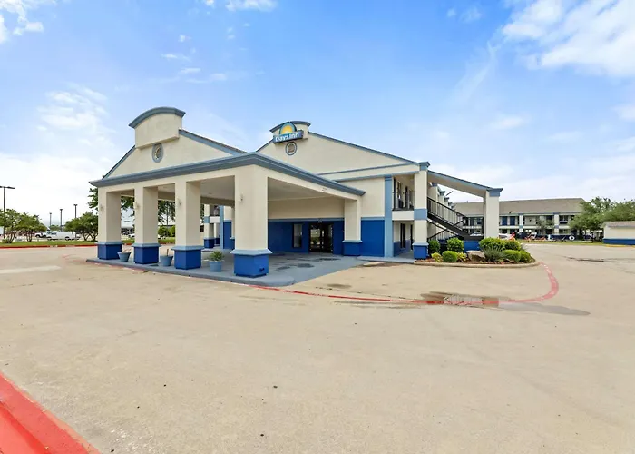 Days Inn By Wyndham Mckinney
