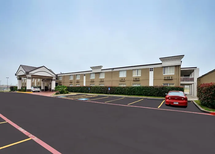 Super 8 By Wyndham Grand Prairie North
