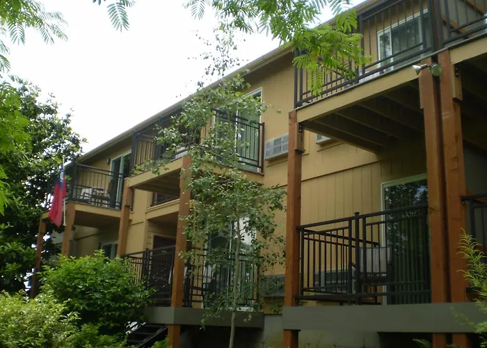 Lewis River Inn