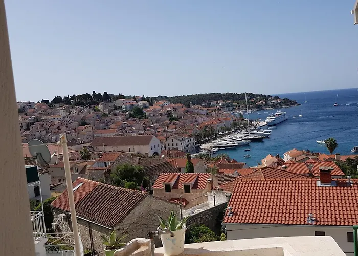 Apartments Bocin Rosso Hvar Town