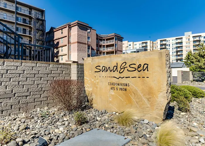 Sand & Sea: Agate Hunter Apartment Seaside