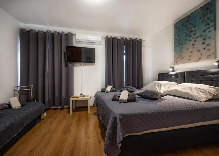 Rooms With Free Parking Pola
