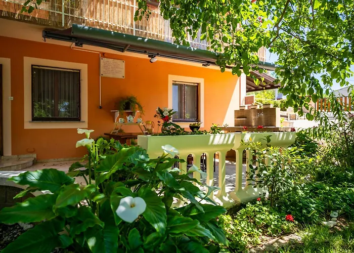 E-M Apartments With Private Pool Vinkuran