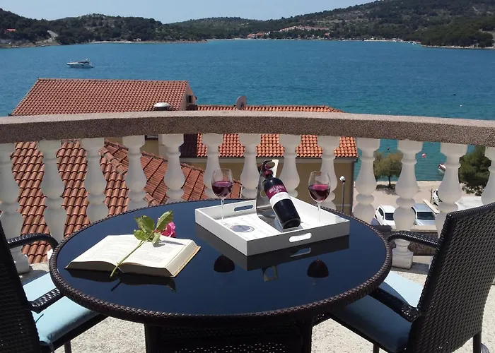 Apartments Perina Tisno