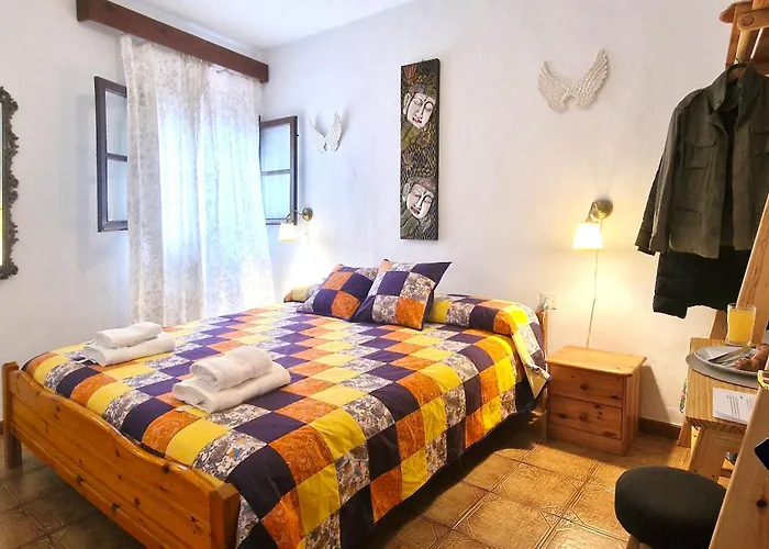 LA CASA DE ABUELA Habitaciones con baño compartido en el casco histórico de Frigiliana sólo adultos